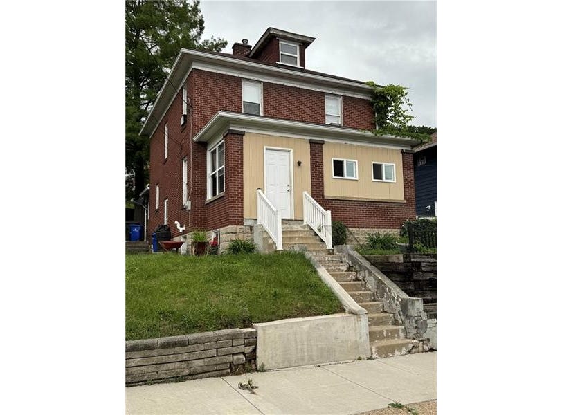 221 Ramsey Avenue, Bridgeville, PA 15017 Townhouse for Sale