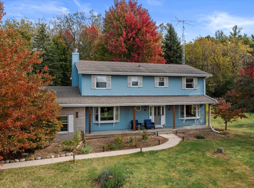 1939 Gail Lynne Dr, Burlington, WI 53105 House for Sale