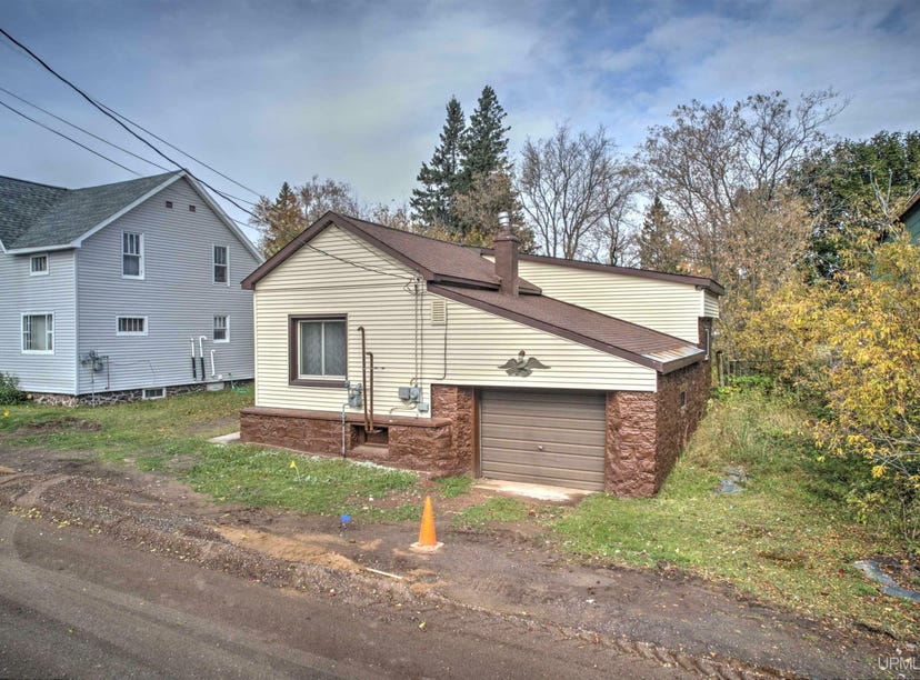 25942 CEDAR STREET, CALUMET, MI 49913 House for Sale