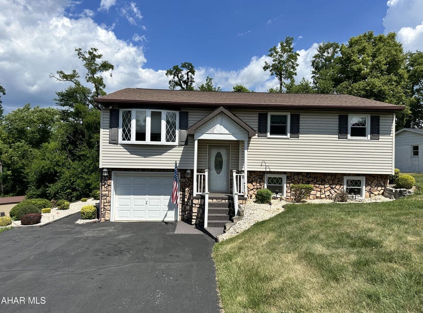 123 Aggie Street, Hollidaysburg, PA 16648 House for Sale realestate