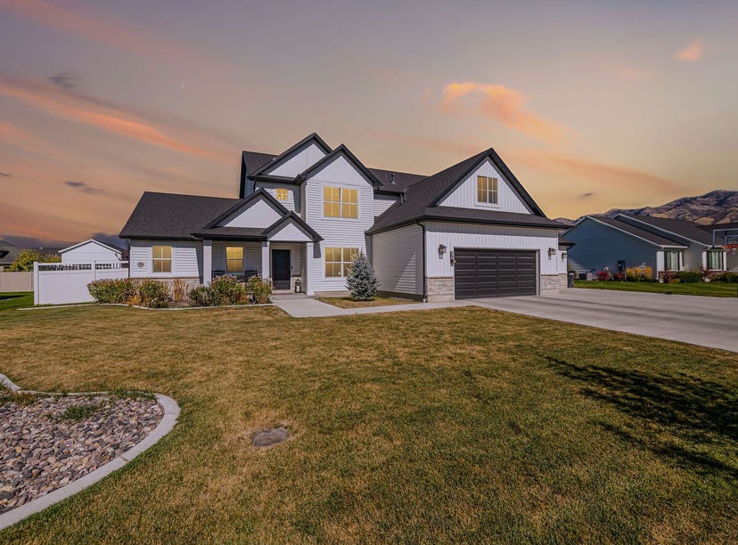 221 W 450 S, Hyde Park, UT 84318 House for Sale