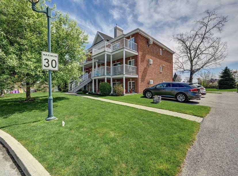 642 Rue des Bosquets, SainteMarthesurleLac, QC J0N1P0, CA, Sainte