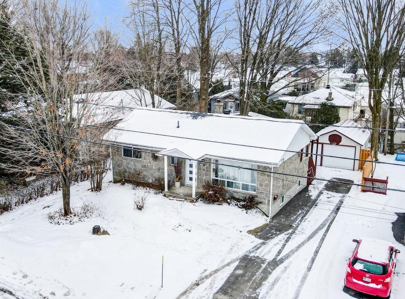660 Rue Bran, SaintJérôme, QC J7Z2E4, CA, SaintJérôme, Québec House