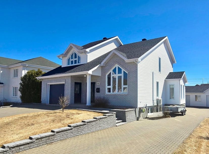 2587 Rue Robin, QC G5C3W9, CA, Québec House