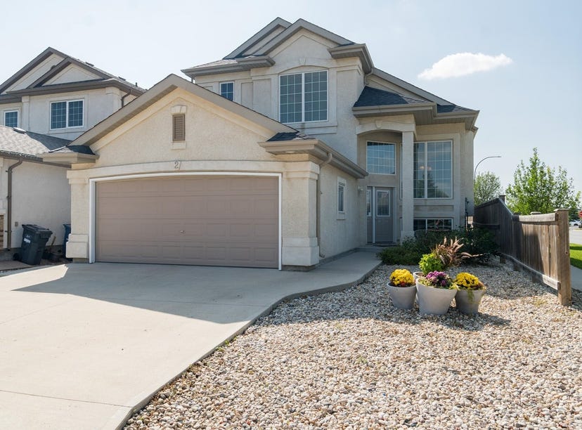 2 Romance Ln, Winnipeg, Manitoba House for Sale