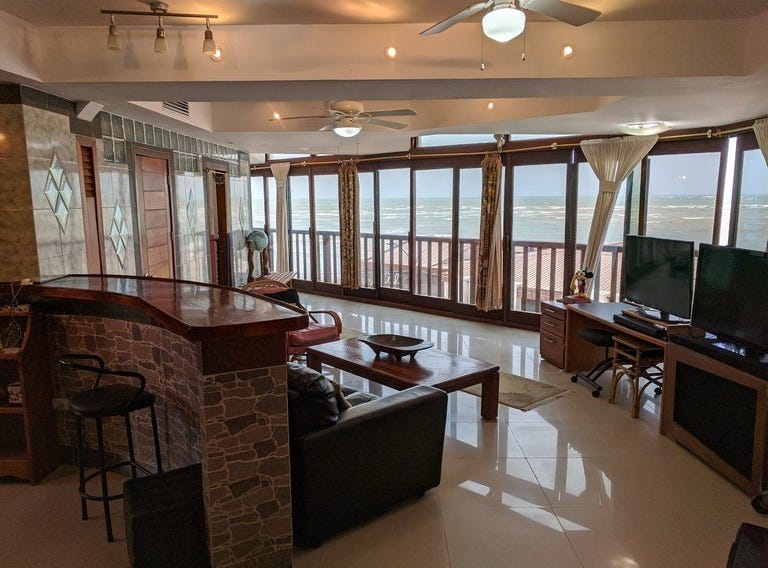 One Bedroom Oceanfront Condo with Outstanding Views Luxury beachfront