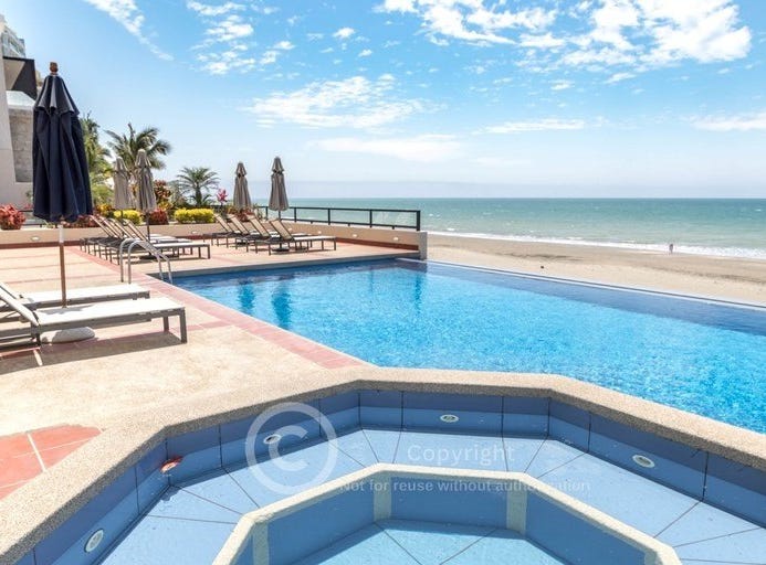 Beachfront 3 bedroom in Manta Ecuador! Furnished! Prime location