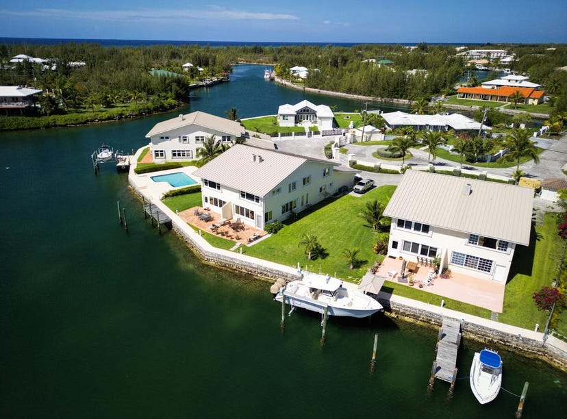 G83R+Q83, Swan Dr, Freeport, The Bahamas, Grand Bahama, Freeport House