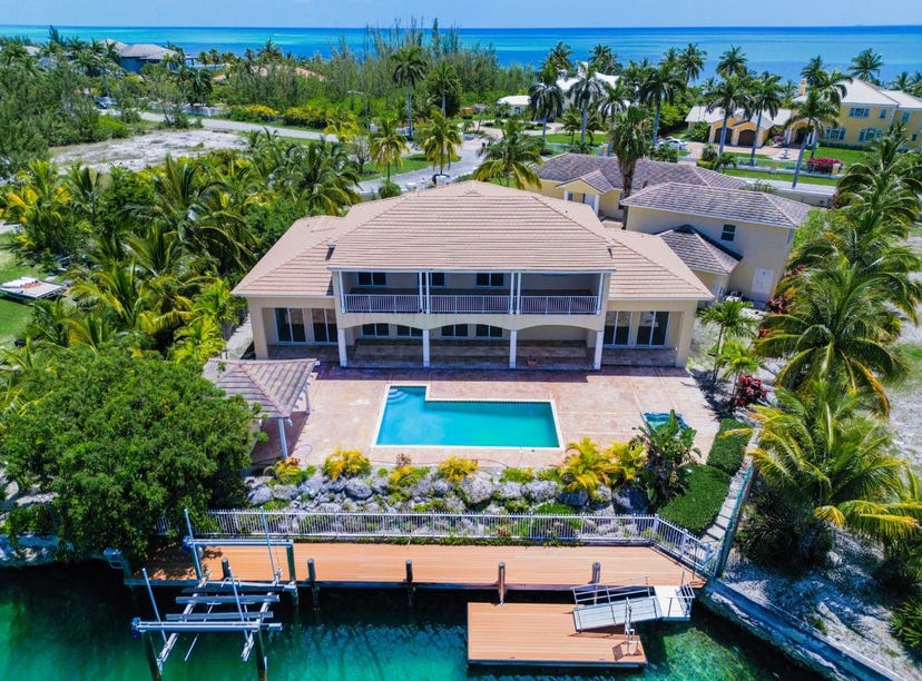 Spanish Main Drive, Grand Bahama, Freeport House for Sale