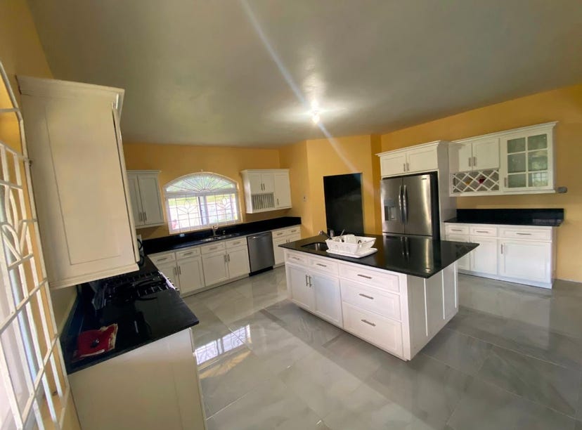 CONTENT ADELPHI, Adelphi, St. James Parish House for Sale