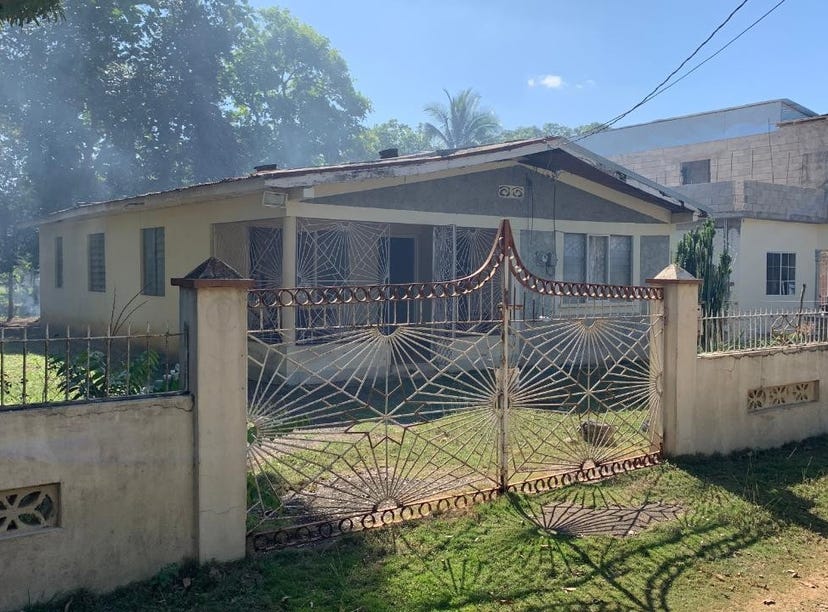 BUCKS AVENUE, Denbigh, Clarendon House for Sale