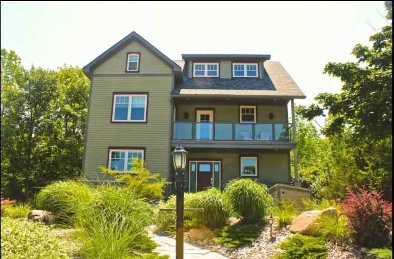 洋書 Mountain Houses 209448 26 Highway, Blue Mountains, Ontario House for Sale