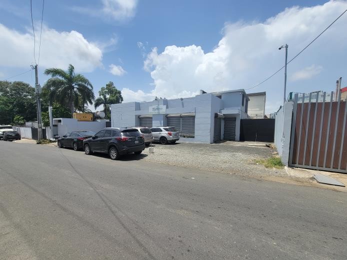 Local comercial en Jardines del Norte