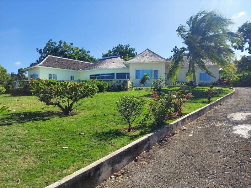 Bratton Road, Ironshore