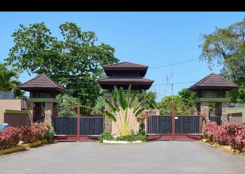 Great Pond Estate - photo 1 of 13