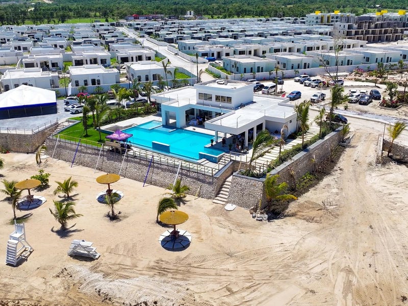 Paradisiac Beach Club, Ri