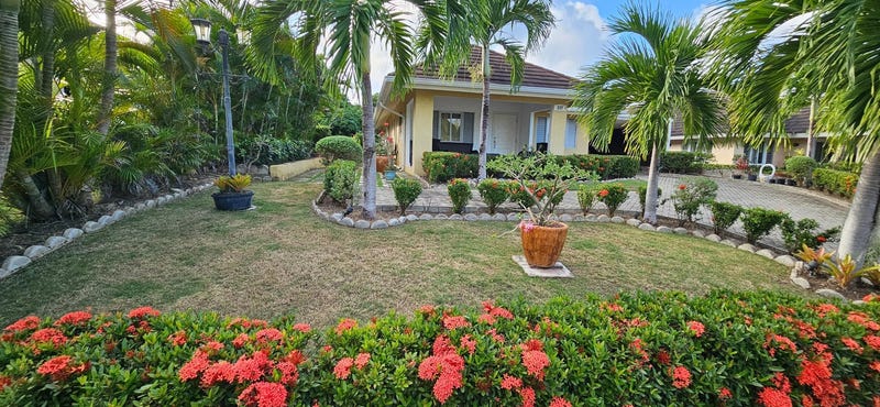 Guava Avenue The Palms Ri