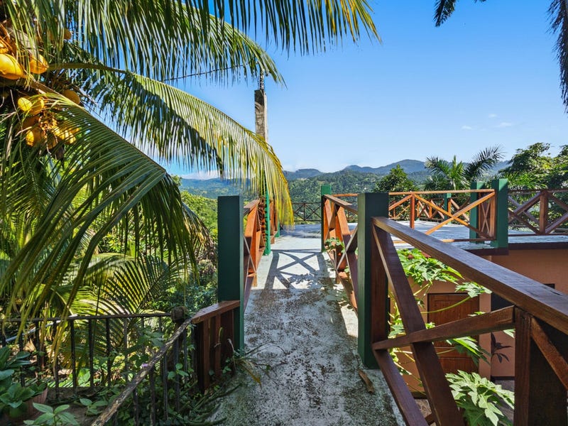 6 SKYLINE DRIVE, Kingston 6, St. Andrew Parish