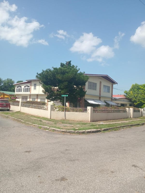 Miraflores Drive, Kingst