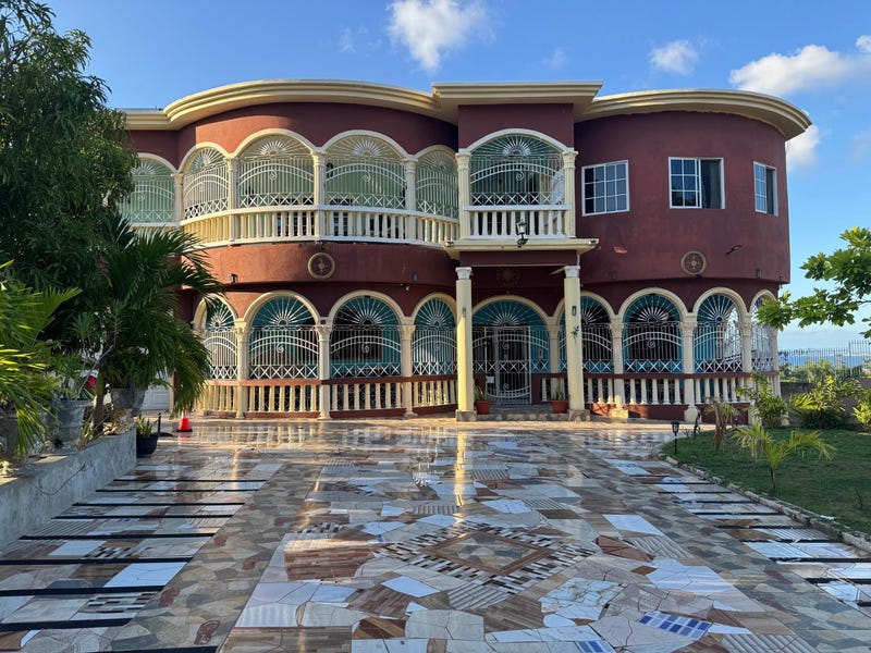 Palm Circle, Unity Hall
