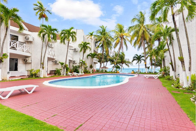 Chrisanns Beach Resort