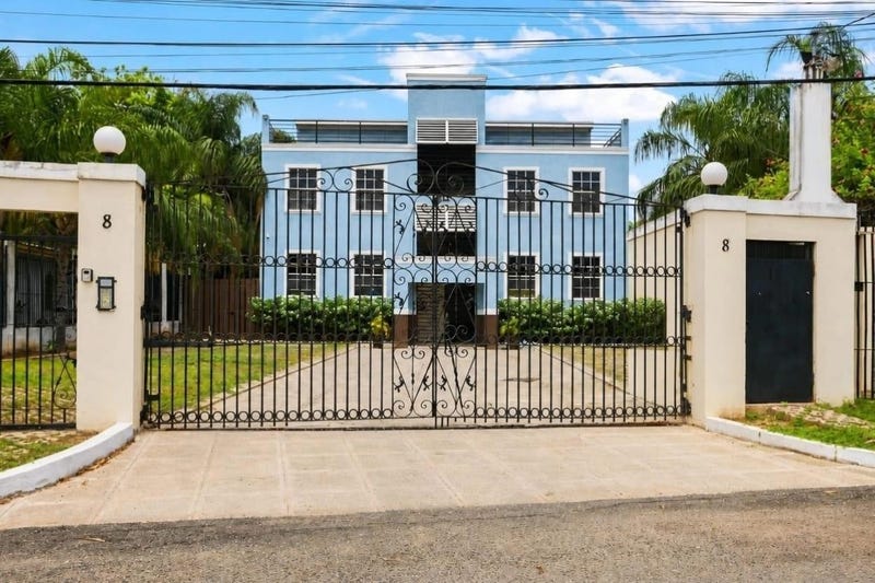 Hamlet Crescent, Kingston - photo 1 of 1