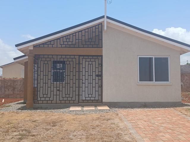 13 Hampton Crescent - photo 1 of 10