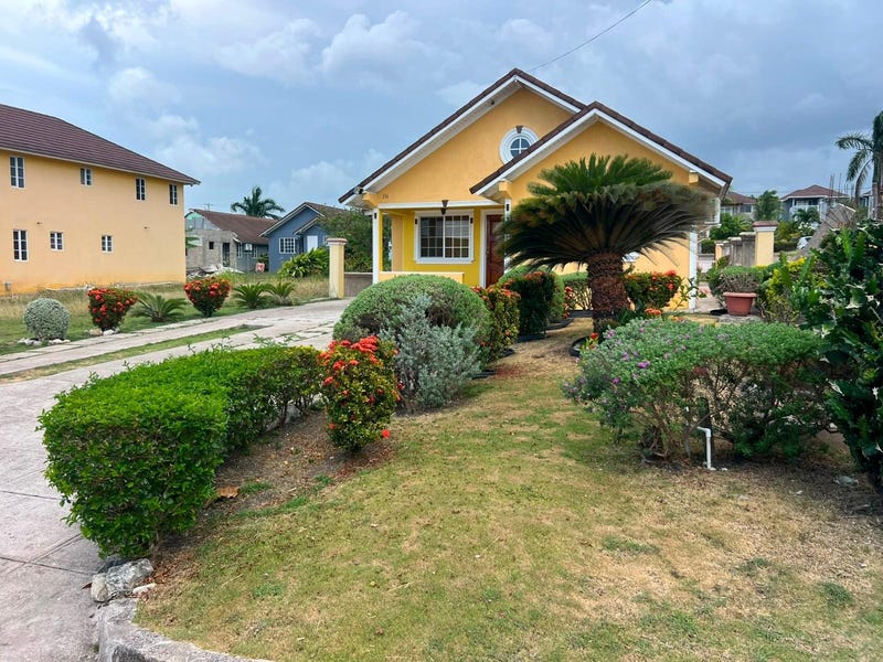 Estate - photo 1 of 1