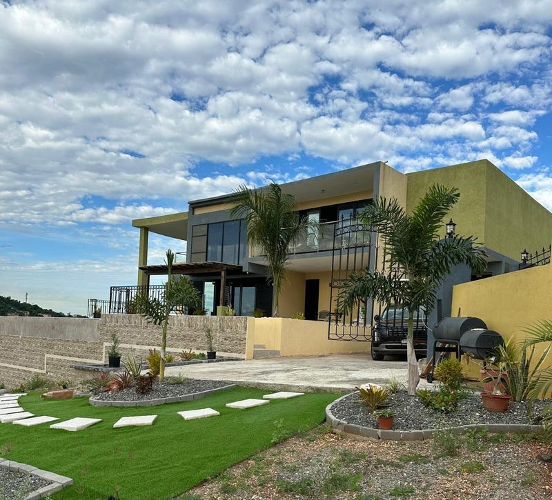 Amethyst Drive, Golden Ac