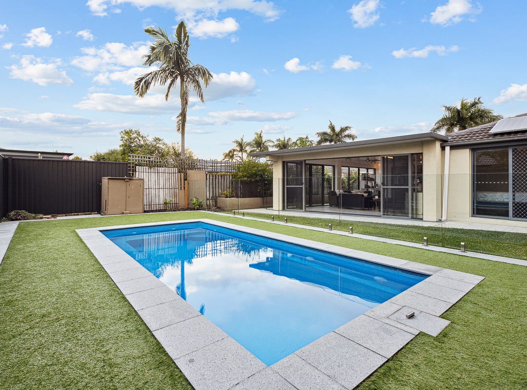 17 Shinnecock Close, Hope Island, Qld 4212 House for Sale