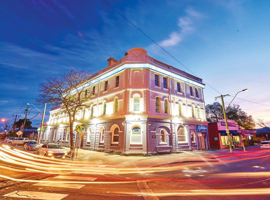 Newport Social Club, 1 Mason Street, Newport, Vic 3015 โรงแรม/บ้านพัก