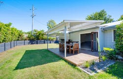 2 Egan Avenue, Beachmere, Qld 4510