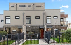 2/75 Atkinson Street, Chadstone, Vic 3148