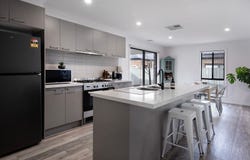 10 Elstead Drive, Strathdale, Vic 3550