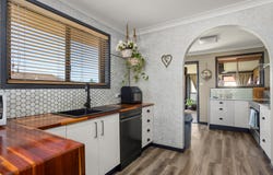 84 Old Bar Road, Old Bar, NSW 2430
