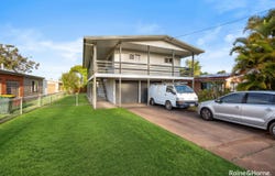 82 Bideford Street, Torquay, Qld 4655