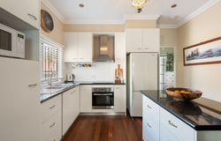 12 Collins Street, Mount Lofty, Qld 4350