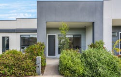 15 Hillsborough Walk, Charlemont, Vic 3217