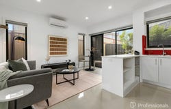 1/2 Albert Road, Sydenham, Vic 3037