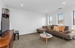 1/10 Watson Boulevard, Lloyd, NSW 2650