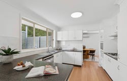 4 Jarrah Crescent, Cordeaux Heights, NSW 2526
