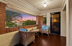 1 Curlewis Street, Holland Park West, Qld 4121