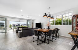 82 Paradise Parade, Jacobs Well, Qld 4208