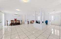 18 Leis Way, Regents Park, Qld 4118