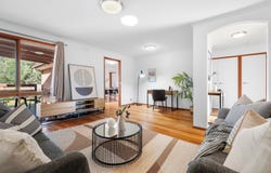 13 Lewis Close, Mill Park, Vic 3082