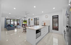 33 Crater Elbow, Mount Peter, Qld 4869