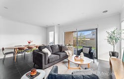 42 Rhynhurst Street, Clyde North, Vic 3978
