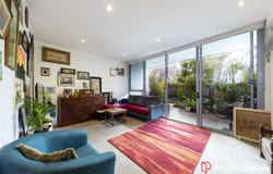 2/46 Eucalyptus Drive, Maidstone, Vic 3012