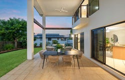 8 Greenford Street, Chapel Hill, Qld 4069
