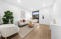 18 Lake Street, Avondale Heights, Vic 3034